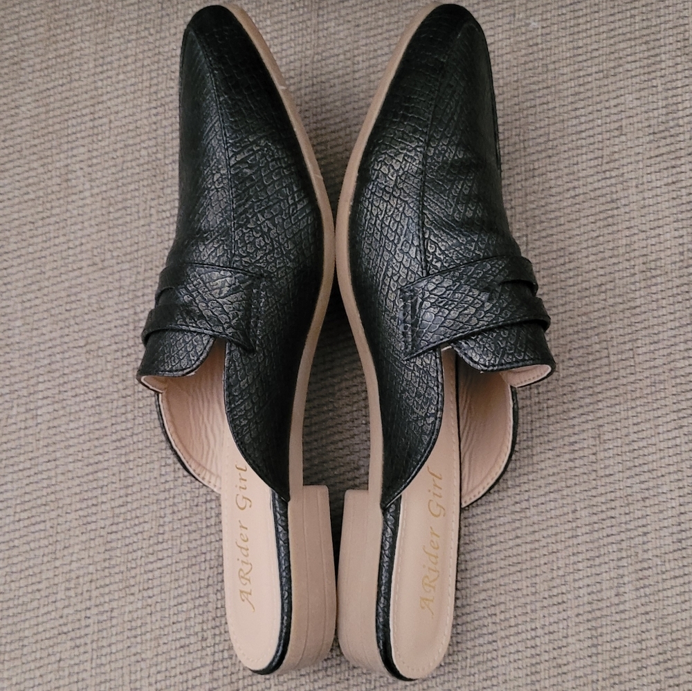 A RIDER GIRL FAUX LEATHER LOAFER MULE SLIDES - Picture 4 of 11